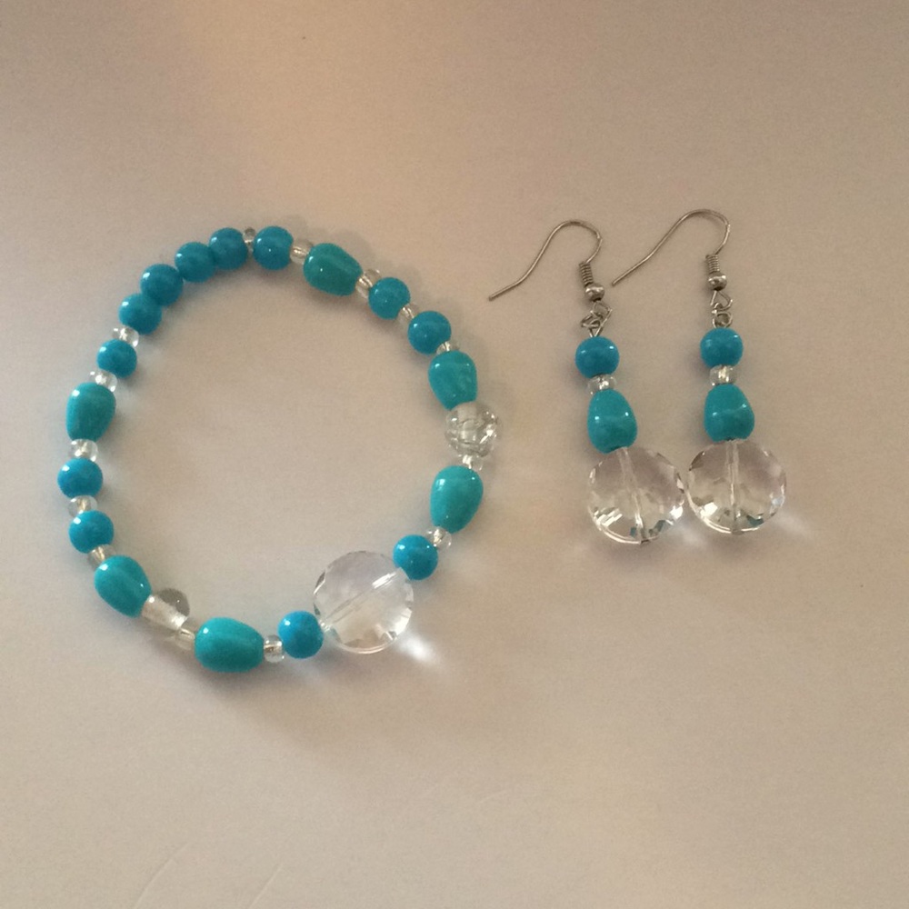 Set of earrings and bracelet
